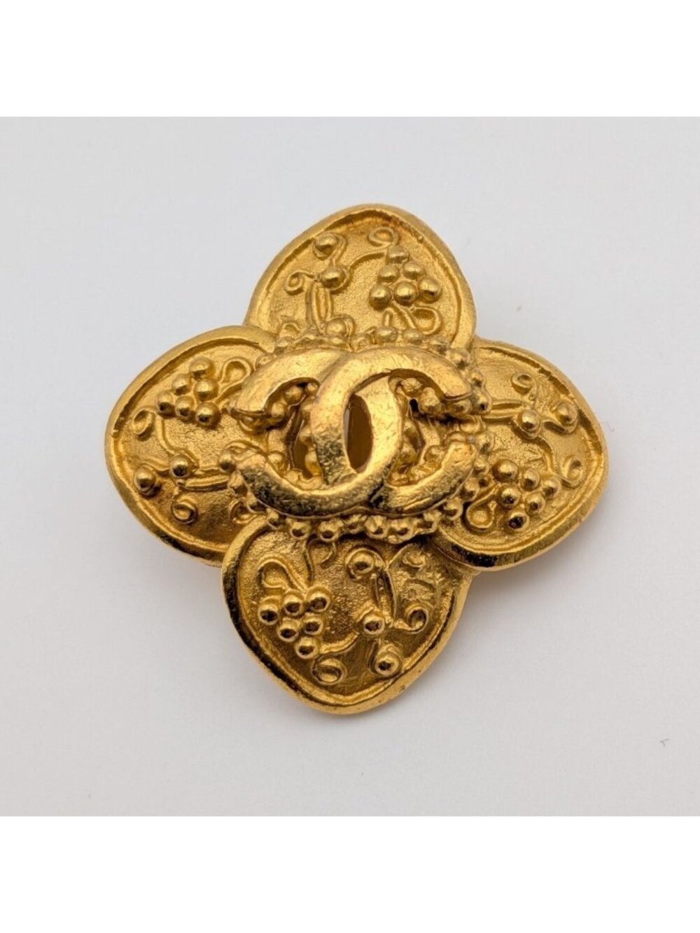 Chanel Single Earrings CC Logo Clover Arabesque Gold Vintage 96A